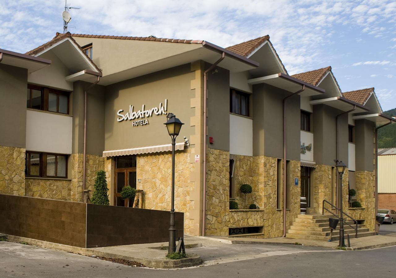 Hotel Salbatoreh Беасайн Экстерьер фото